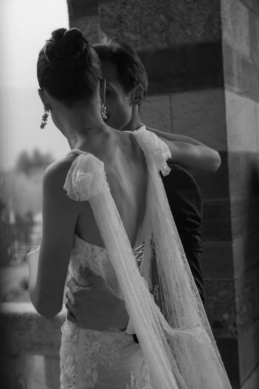 Editorial destination wedding photography with refined and timeless style in Villa Pessina in Italy