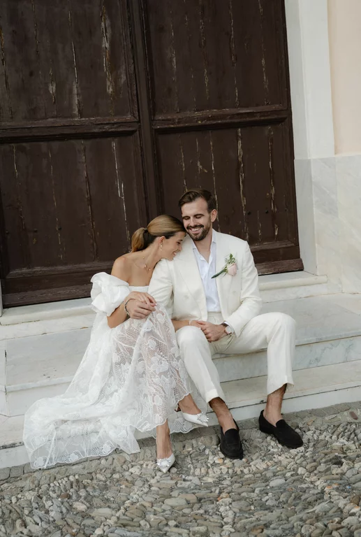 elegant wedding couple exchanging rings during a luxury wedding in a castle in France